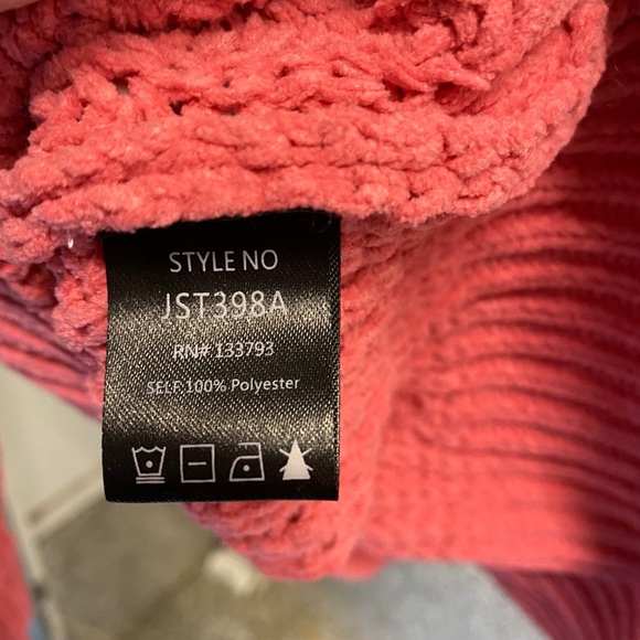 NWOT POL Medium Pink Chenille Distressed Sweater - Picture 4 of 5